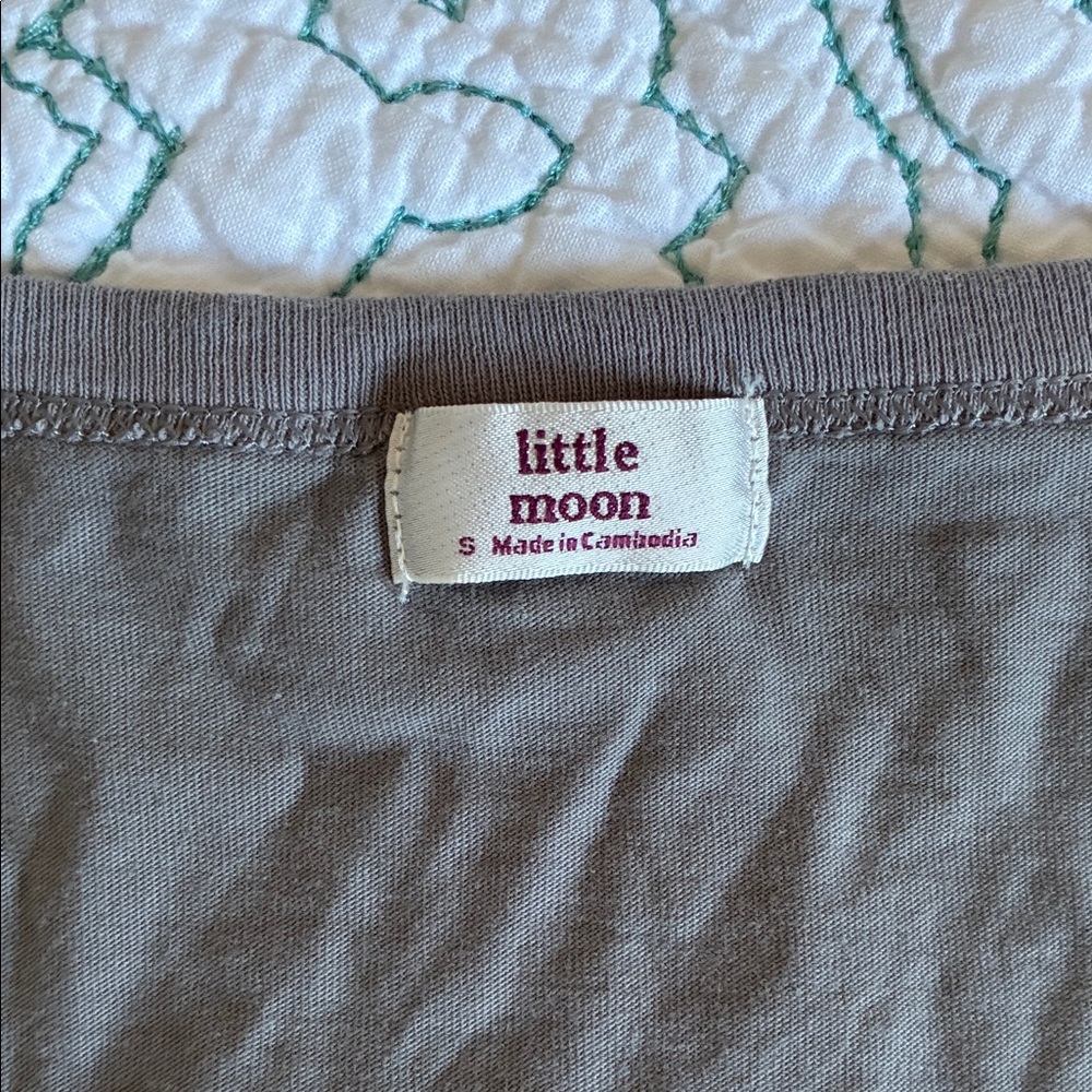 Little Moon Ruched V-Neck Crop Top - Picture 2 of 2